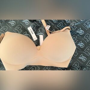 NWT Victoria's Secret Smooth Wireless Push Up Plunge Bras